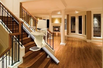 AmadaTech-merdiven-asansoru.jpg Koltuklu merdiven asansörü